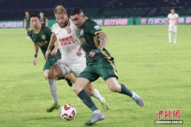 中超风云突变！成都蓉城3球领先被浙江绿城绝平，榜首易主引爆争议