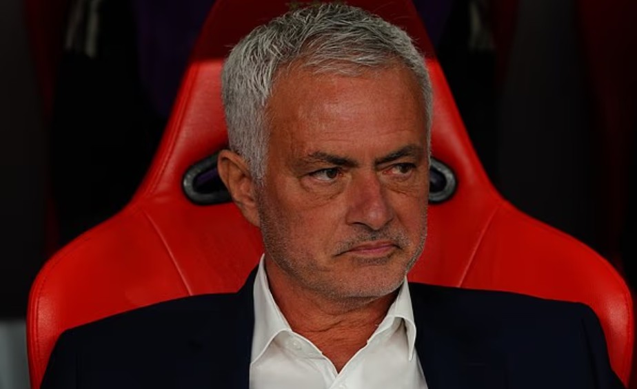 穆里尼奥回归切尔西，揭露球队迷失真相，欧冠对决成焦点