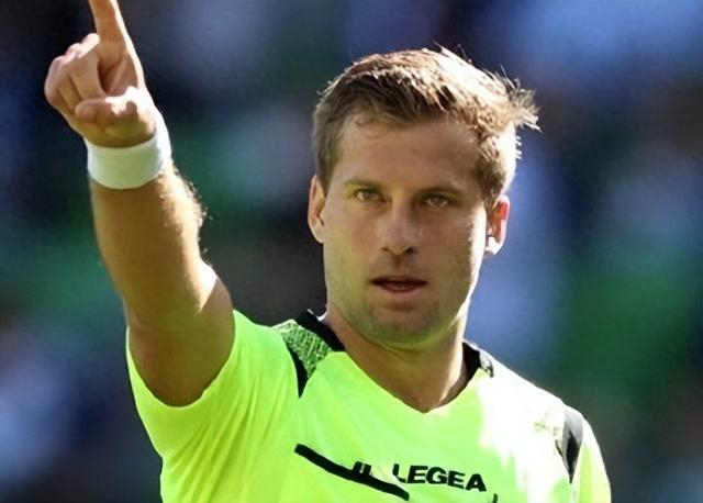 裁判成关键，亚冠海港客战广岛三箭多了这位“福星”