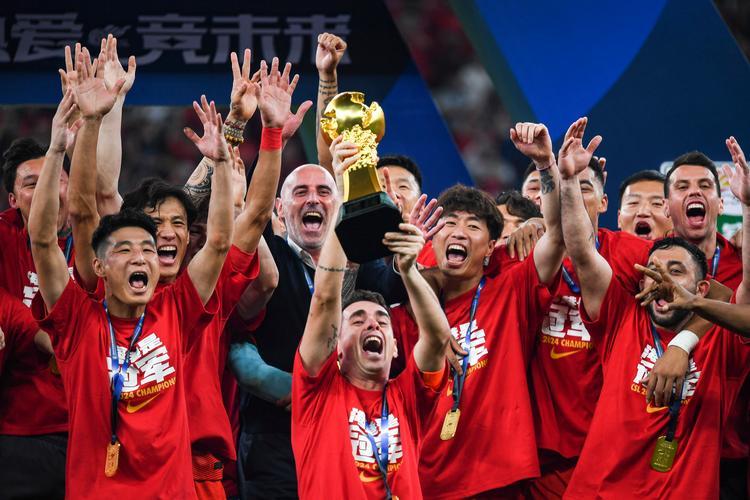 中超争冠战火炽热，上海海港稳居王位还是成都蓉城黑马逆袭？