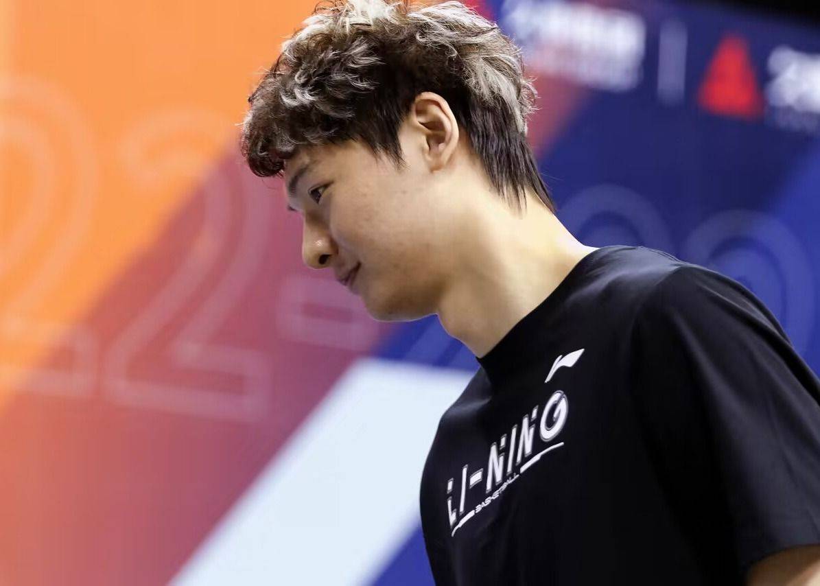 王哲林谈NBA选秀落空：伤病毁了机会，错失灰熊征途