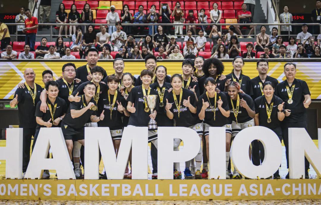 中国女篮夏季三败被打脸，郑薇率广东大胜日本完胜宫鲁鸣