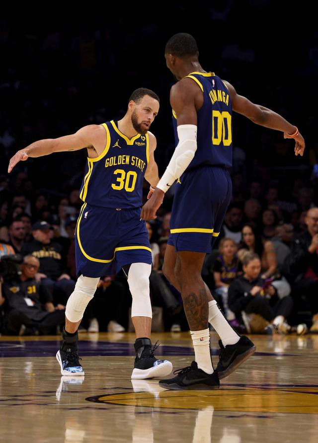 库里毒舌点评库明加续约僵局，职业精神在哪儿？