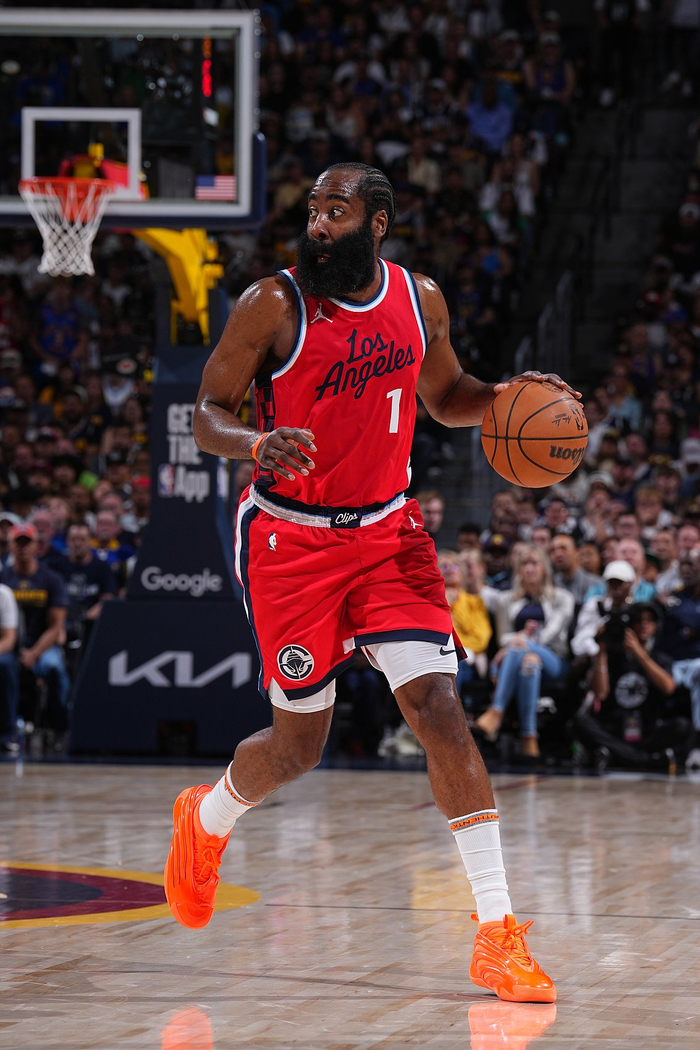 哈登新赛季摆明目标：快船夺冠必须强大且健康