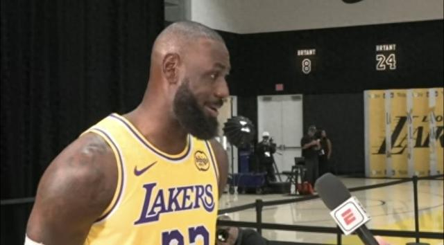 詹姆斯挺起胸膛迎新赛季，合同风波算啥？NBA最长生涯还等着他破纪录