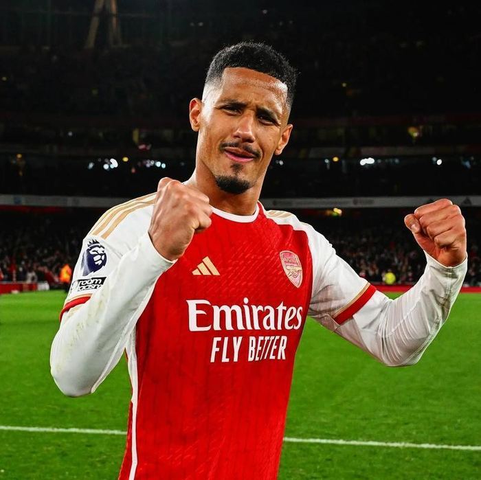 阿森纳顶住皇马挖角压力，萨利巴闪电续约至2030年，薪水飞涨安心防线