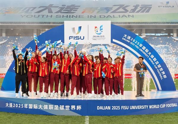 中国大学生女足逆袭世界 为何男足还在原地踏步？