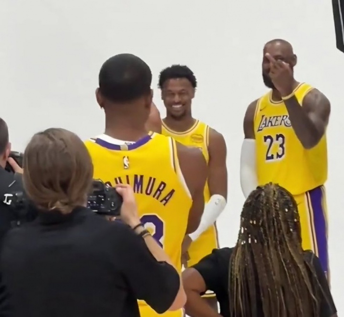 别再浪费时间看无聊的体育资讯了，这才是今日真热点！