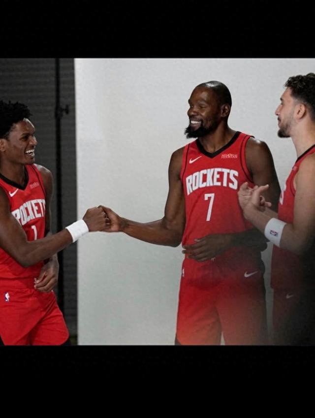 杜兰特37岁生日照曝光，科比威少同框勾起NBA回忆杀