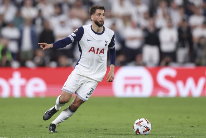 热刺续约风波：本坦库尔终于愿意留下 是妥协还是看清现实？