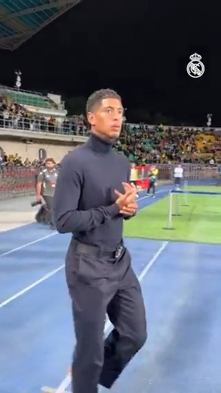 皇马欧冠再出征，踩场热身视频却输给了无聊