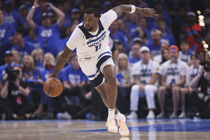 森林狼续约纳兹-里德，年轻核心得意洋洋吹牛怒怼对手