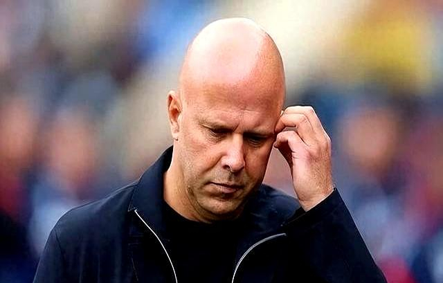 利物浦1.5亿轰炸成空城记，斯洛特陷高位压迫滑稽境地