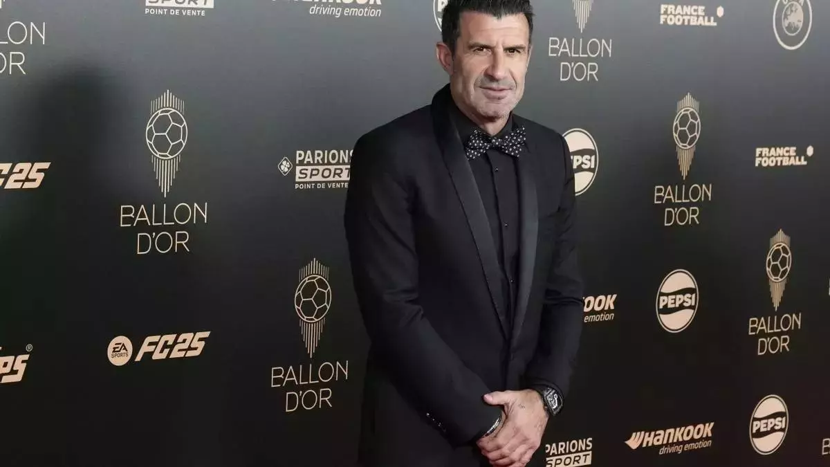 菲戈回归诺坎普，大皮球迷怒火难熄，竟然还敢做不雅手势？