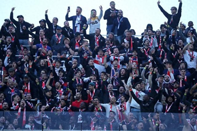 巴黎圣日耳曼球迷大巴“掉链子”，14小时野战变疲劳大考