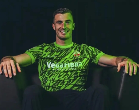 佩尼亚离巴萨投奔埃尔切，抱怨坐冷板凳太久