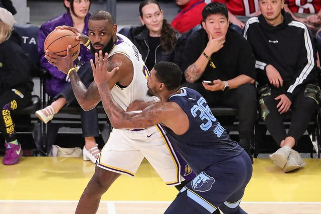 湖人新援斯玛特：东契奇重磅招募，詹姆斯忙到没空理我？