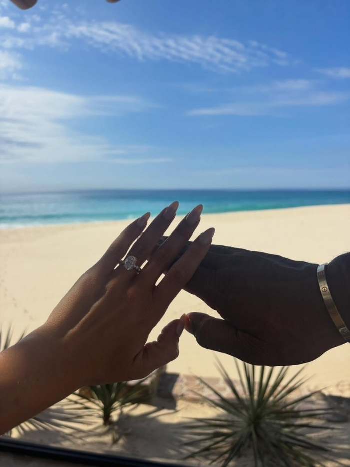 肯尼-史密斯高调秀钻戒，NBA名宿的浪漫瞬间