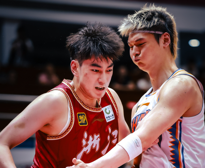 王哲林爆发难掩上海久事攻防崩盘，张镇麟状态成隐忧