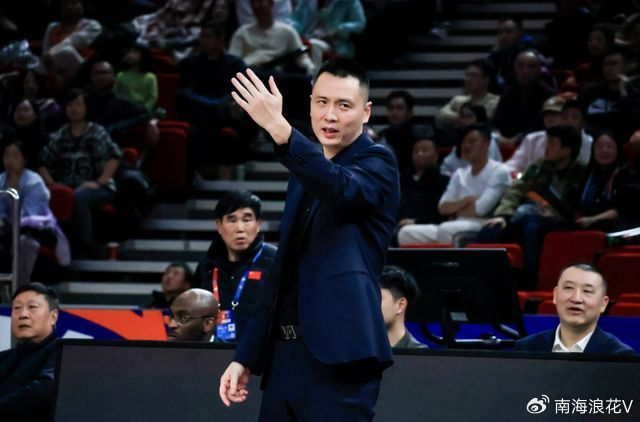 上海男篮冲冠梦碎？崔晓龙与张镇麟表现乏力，卢伟或重蹈覆辙