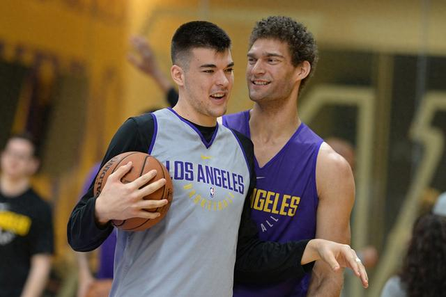 快船中锋布鲁克-洛佩斯点评祖巴茨：防守王新秀？别激动，进步空间才是关键