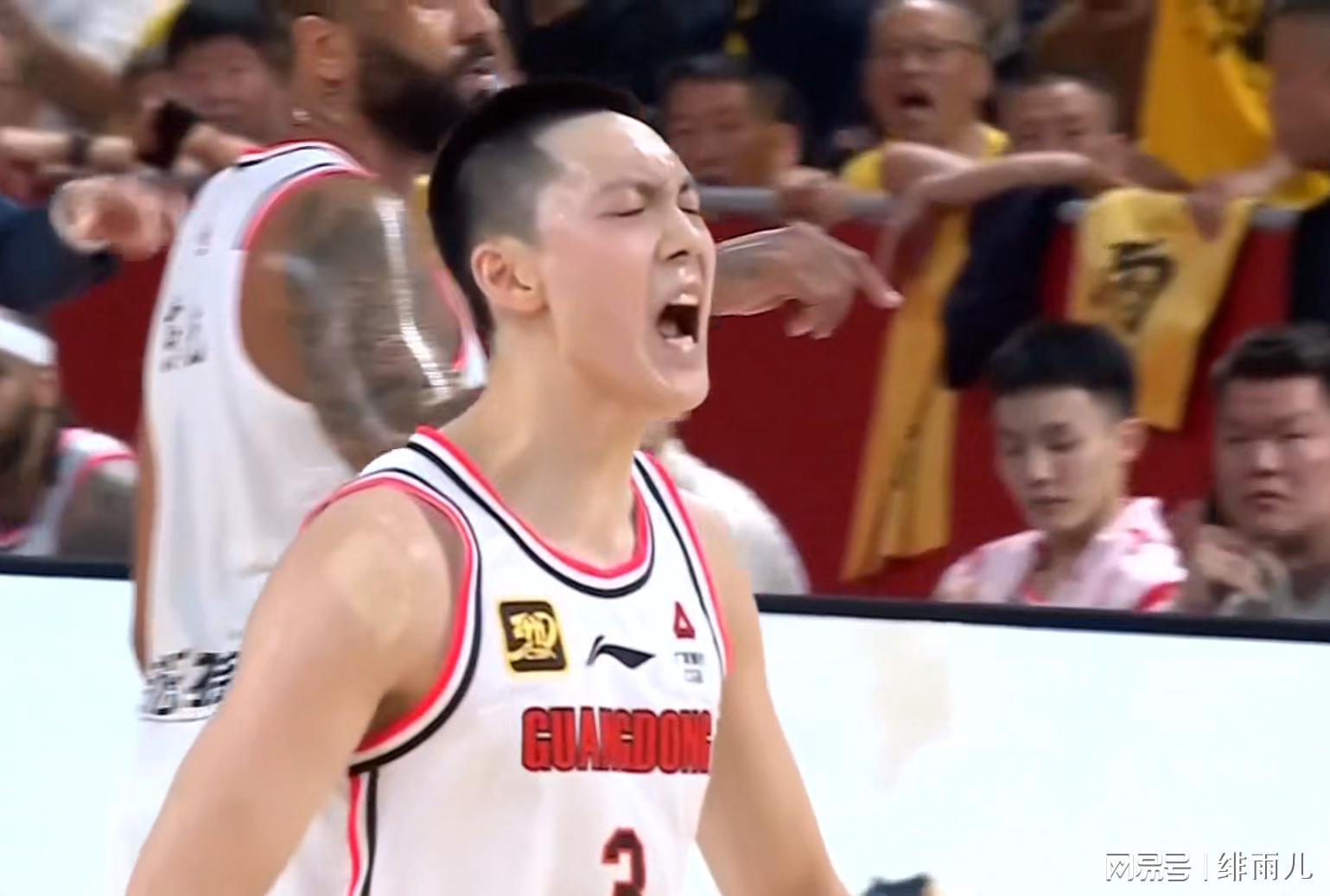 粤澳男篮明星赛：广东残阵逆袭澳门黑熊，杜锋率队展现超强韧劲