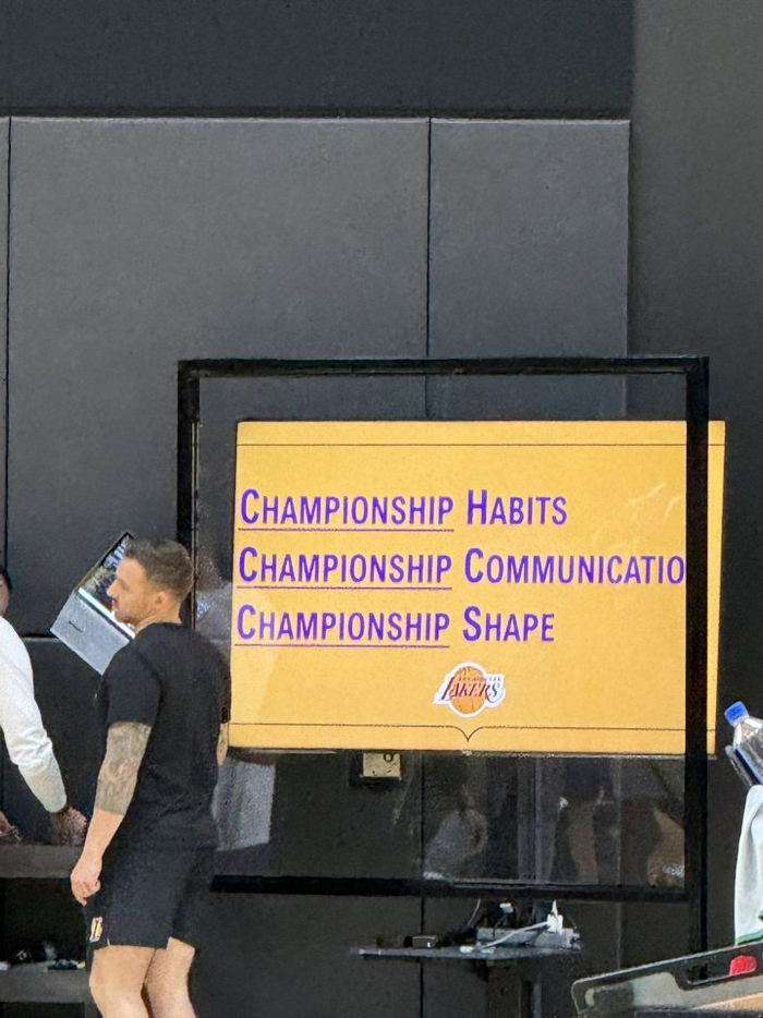 湖人队最新动态点评：Khobi Price的幕后故事揭晓