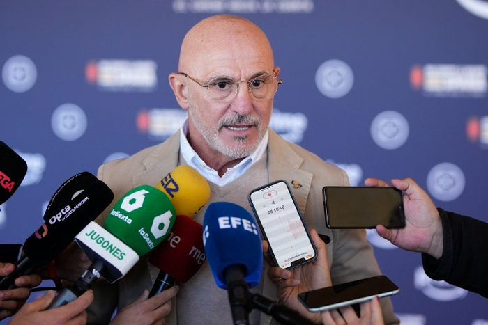 巴萨记者猛怼西班牙主帅德拉富恩特：别忽视亚马尔的伤病真相