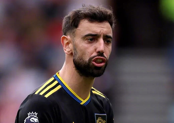 沙特豪掷千万抢B费，曼联队长走留悬念大