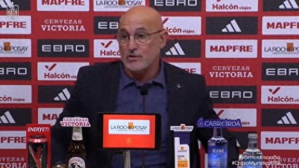 巴萨伤病乌龙，亚马尔伤复发惹风波，西班牙主帅怒怼记者槽点满满