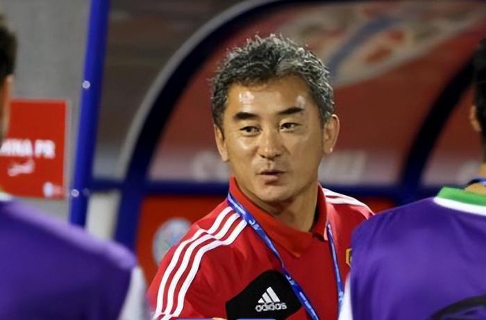 中国国足选帅进入面试关键期，专家团阵容引关注