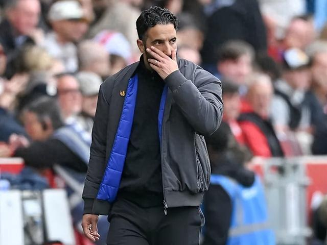 阿莫林的曼联之路：支持、质疑与命运的十字路口