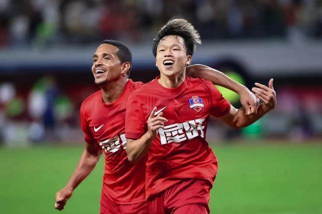 梅州客家1比0小胜青岛海牛，保级战硬刚到底