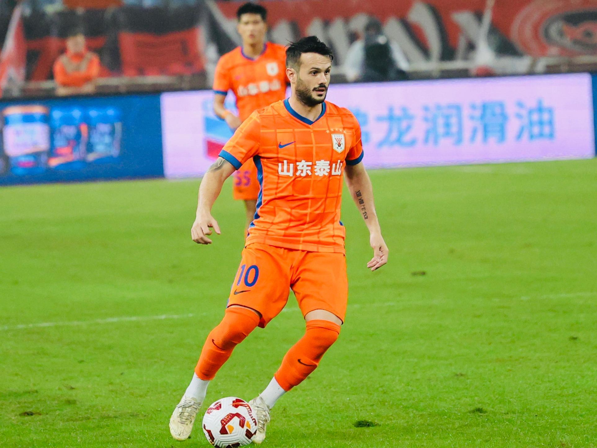 中超第26轮回顾：山东泰山主场1-1憾平云南玉昆，李小恒替补建功