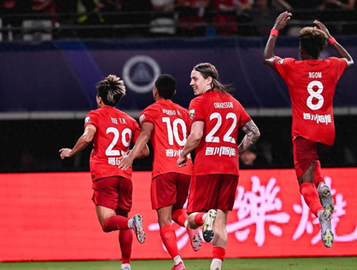 梅州客家终结连败，青岛海牛继续滑铁卢，李霄鹏保级危机加重