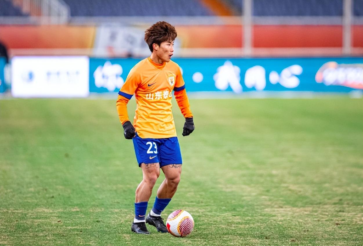 谢文能：国脚身份背后的“大水”表现，泰山主帅也堵不住无语