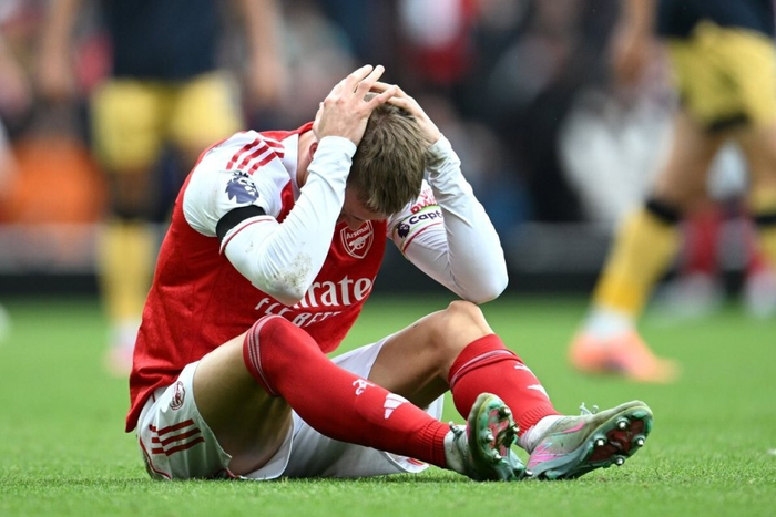 厄德高成英超“伤病标杆”，三场首发均半场前退场，阿森纳伤病真不轻松