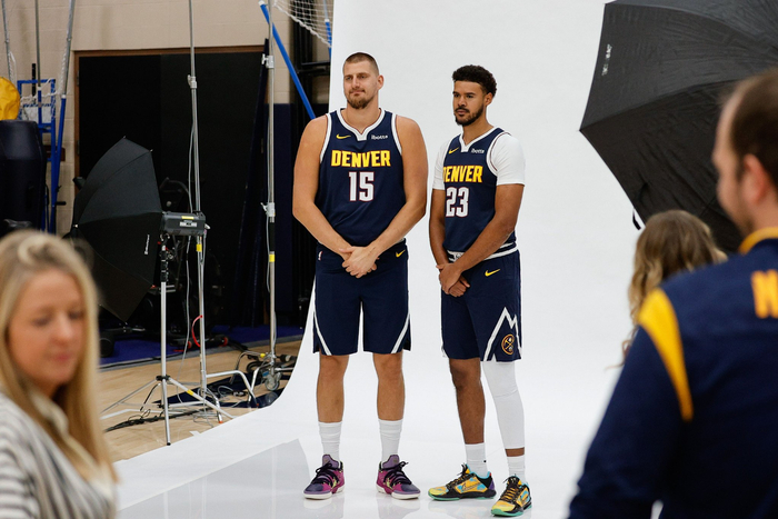 约基奇独家点评新援卡梅隆-约翰逊：投篮优雅，传球有料！