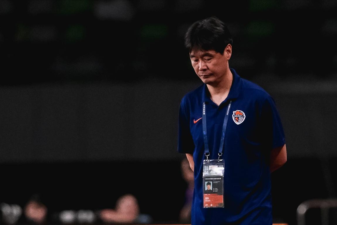 海牛保级危机背后的真相：李霄鹏教练组的无力与球员的挣扎