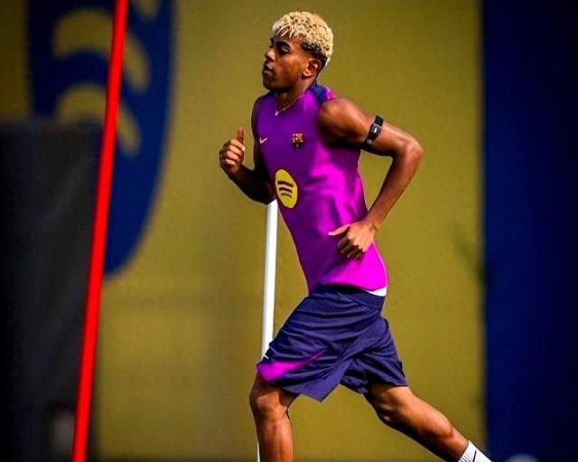 亚马尔身价2亿却频频倒下，巴萨右路火力告急，球迷心脏预警