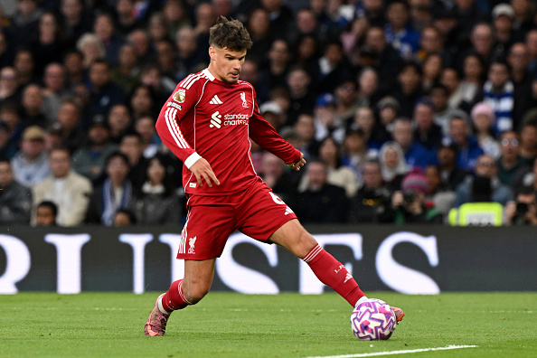 利物浦边后卫危机：凯尔凯兹幼稚表现遭内维尔狠批