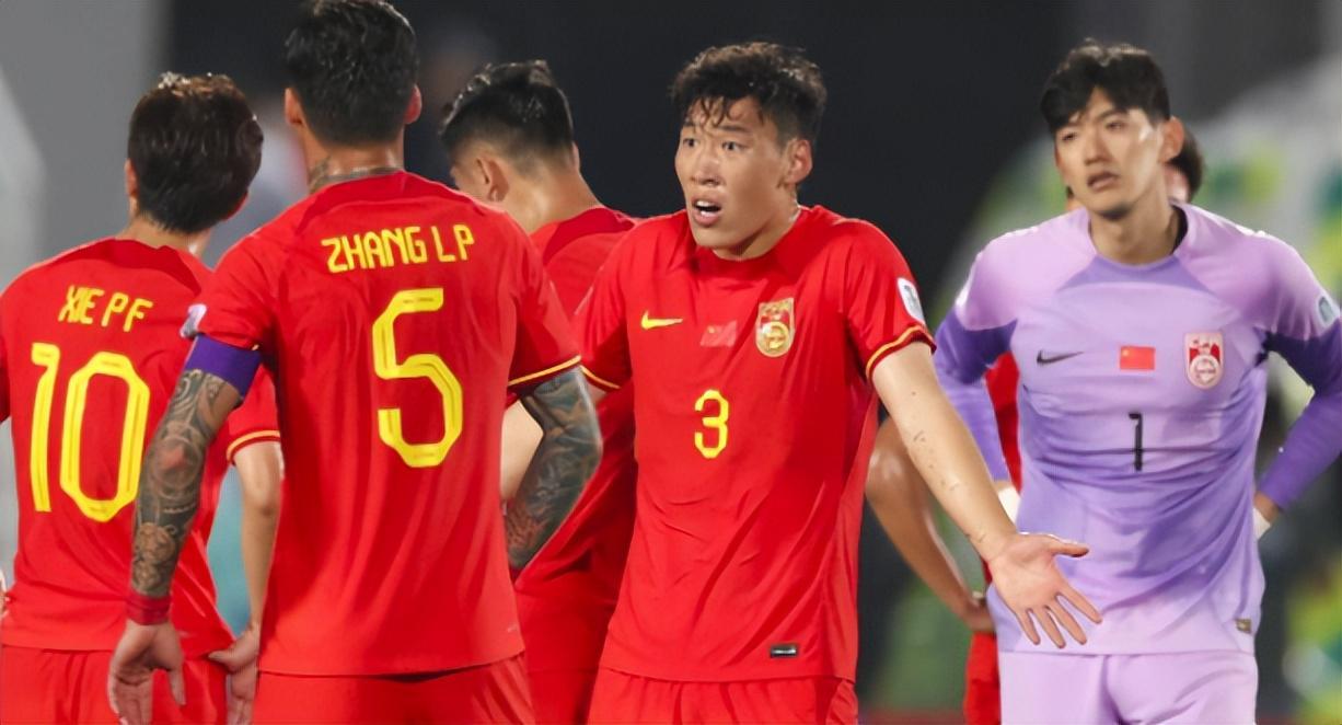 国足选帅进入冲刺，年轻化与国际视野成关键话题