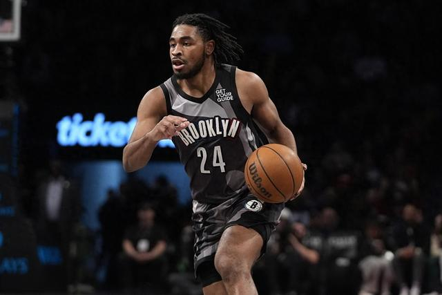 篮网季前赛大胜，卡梅隆-托马斯表现平平但稳妥