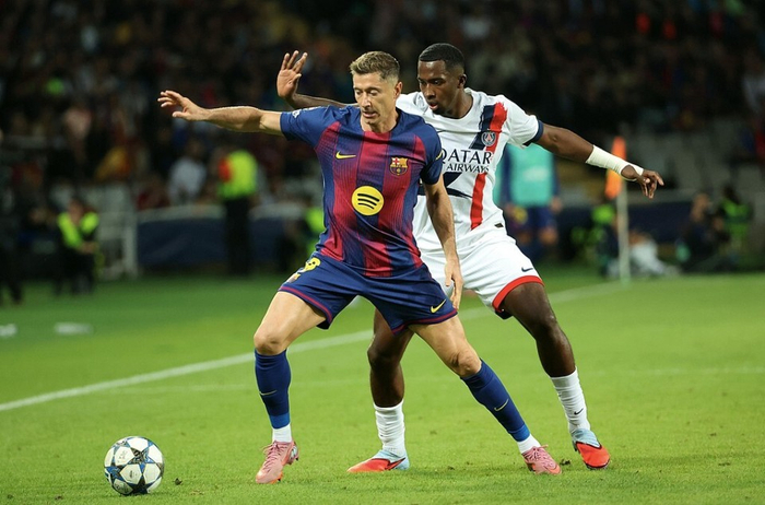 莱万多夫斯基在巴萨的主力地位为何渐行渐远？