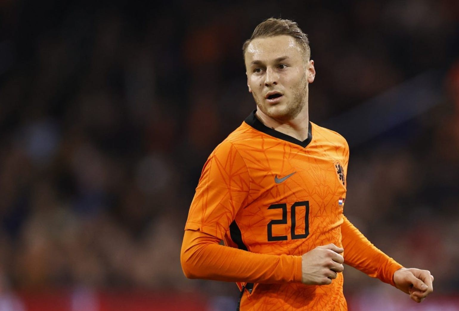 库普梅纳斯意外递补荷兰国家队，廷贝尔伤退成最大幕后黑手