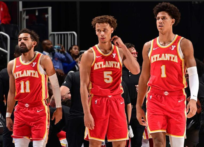 丹尼尔斯的续约难题：老鹰的赌注与新赛季的期待