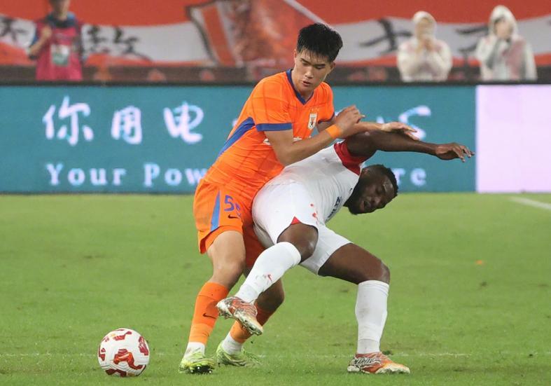 山东泰山的中超神经刀表现与新星李小恒的崛起