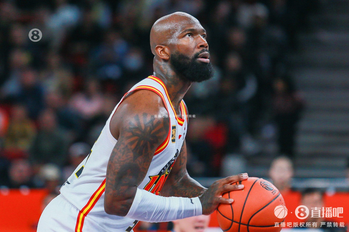 外援琼斯再发讨薪声：带伤拼搏，俱乐部为何拖欠应得奖金？