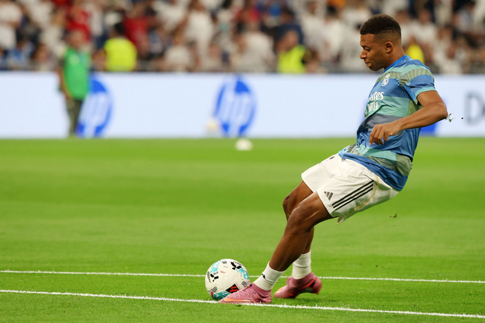 姆巴佩带伤报到法国队,状态悬?皇马想保着他养伤