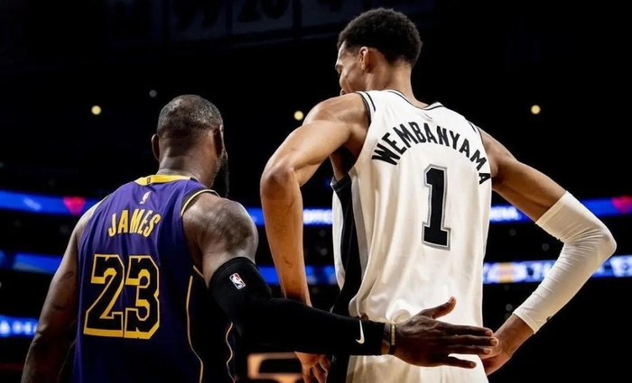 文班亚马新赛季排名第五引热议，詹库杜都被他甩在身后？